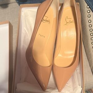Christian Louboutin Beige Patent Heels KATE 85